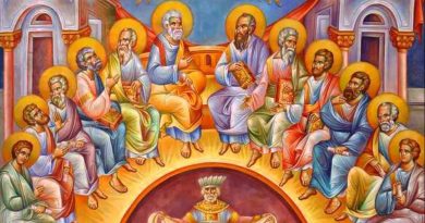 Ortodocşii sărbătoresc, duminică şi luni, Cincizecimea sau Pogorârea Sfântului Duh peste sfinţii apostoli, cunoscută în popor drept Duminica Mare sau Rusaliile