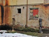 Fostele blocuri de altădată sunt, astăzi, grav deteriorate.