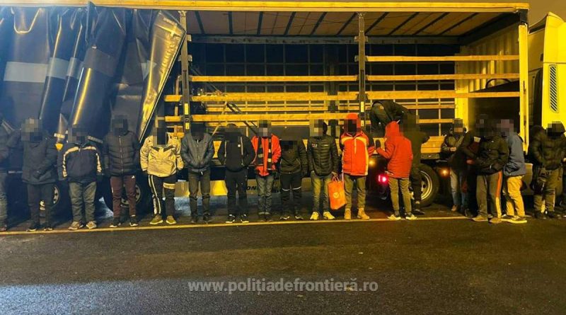 Poliția de Frontieră: 27 de persoane care încercau să treacă granița fraudulos au fost depistate într-un TIR românesc