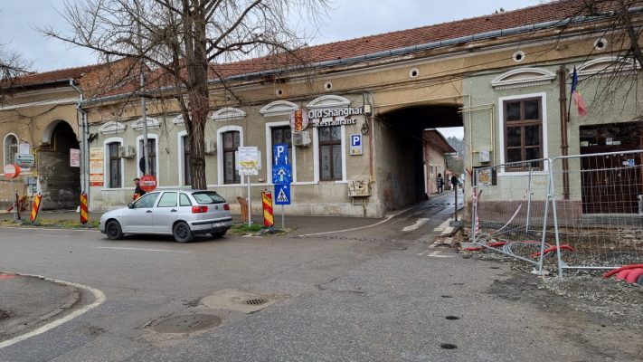 gang intrare parcare publică