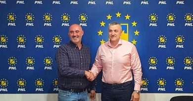 SCHIMBARE DE LIDER. Mircea Costa i-a luat locul lui Lucian Gherman în fruntea organizației PNL din municipiul Hunedoara