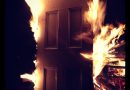 Șocant! Un bărbat a dat foc la ușa unei locuințe, dimineața la ora patru