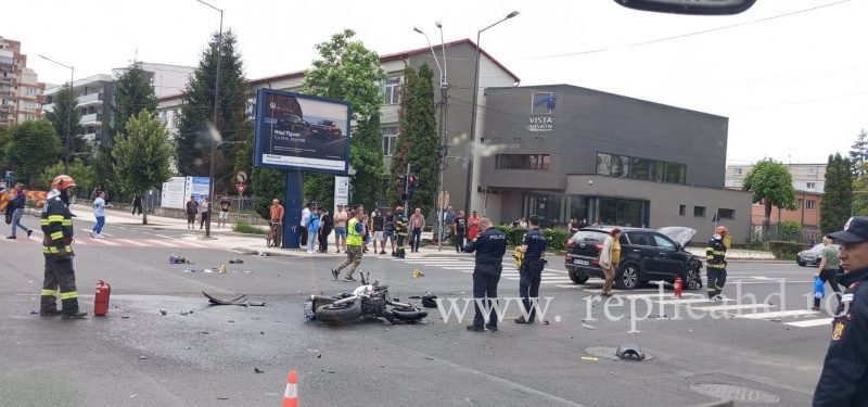 Deva: Accident cu victime, în intersecția zonei Miorița. Tânărul motociclist a decedat