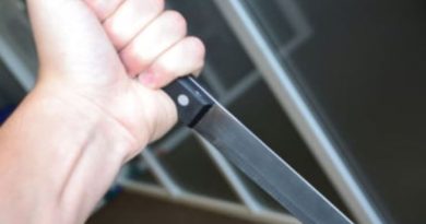 O femeie de 30 de ani a atacat, cu un cuțit, un bărbat din Hunedoara, dimineața la ora 6:00