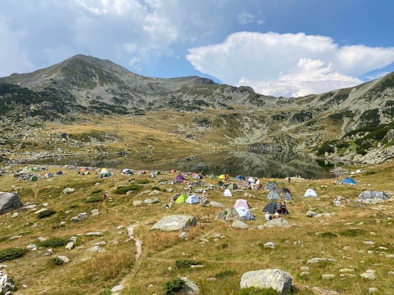 Turiștii sunt invitați să evalueze experiența din Retezat. Ce vrea să afle administrația