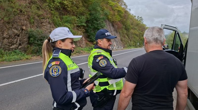 Doi șoferi din Deva, cercetați penal după controale în trafic la Șoimuș și Mintia