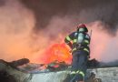 Incendiu la o locuință din Săcărâmb: acoperișul unei case, cuprins de flăcări