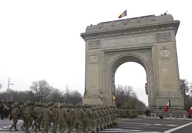 Parada de 1 Decembrie la București: aproape 3.000 de militari au defilat pe sub Arcul de Triumf