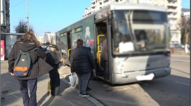 Deva: Clipe de groază pentru un băiat de 14 ani, într-un mijloc de transport în comun Deva: Clipe de groază pentru un băiat de 14 ani, într-un mijloc de transport în comun