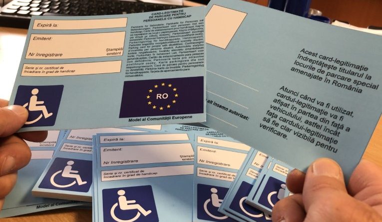 DAS Deva: Legitimații pentru parcare gratuită – eliberate pe loc! Documentele sunt destinate persoanelor cu dizabilități