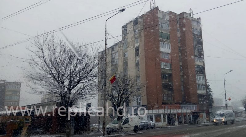 Precipitații și intensificări ale vântului în vest, vreme rece în toată țara. La munte, ninsori