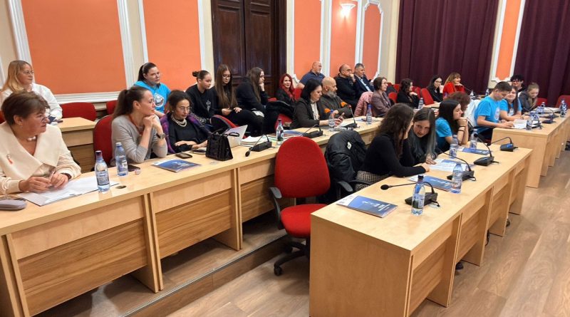 IMPLICAREA TINERILOR