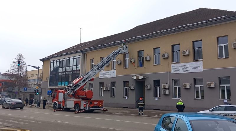 Pericol în centrul Devei. Atenție la zidăria clădirilor vechi