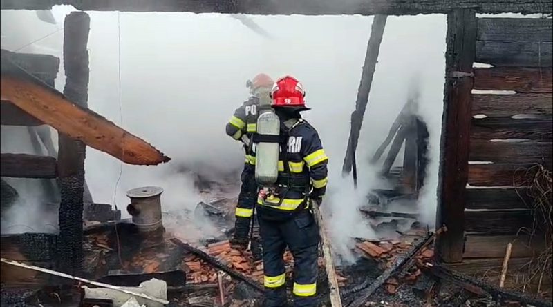 INCENDIU LA CÂINELU DE SUS INCENDIU LA CÂINELU DE SUS
