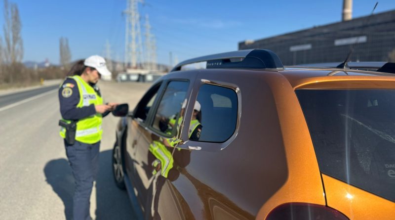 Trei șoferi aflați sub influența alcoolului, opriți în trafic de polițiști. La doar 19 ani alcoolemie record: 1,07 mg/l la volan