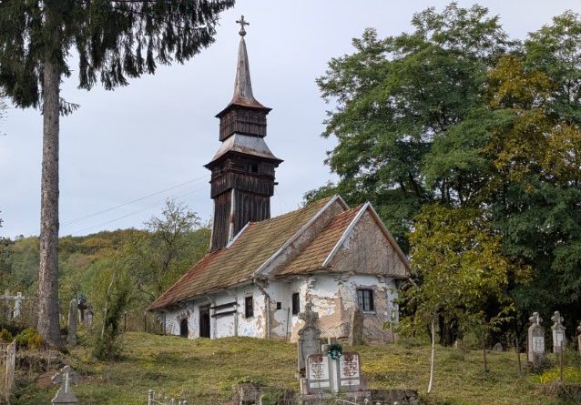 Biserica monument din Vălișoara mai așteaptă. „Ne pierdem neputincioși identitatea culturală”