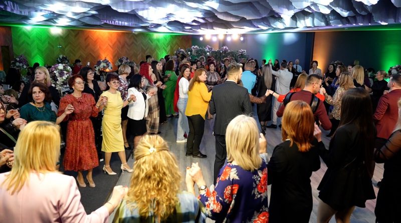 8 MARTIE ÎN STIL WERK