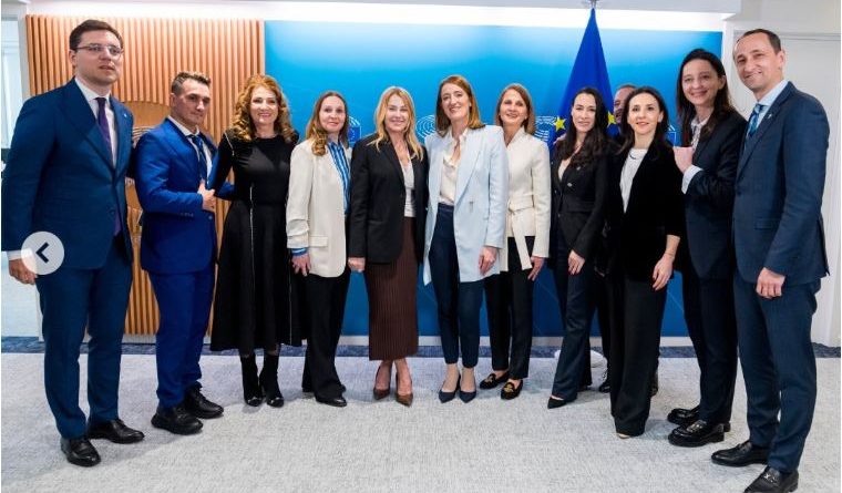 Nadia Comăneci, omagiată la Parlamentul European la 50 de ani de la primul 10 perfect din istoria gimnasticii