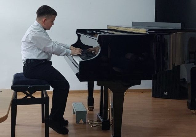 După succesul de la Arad, elevii de la Arte Deva adună noi premii la Cluj și Timișoara