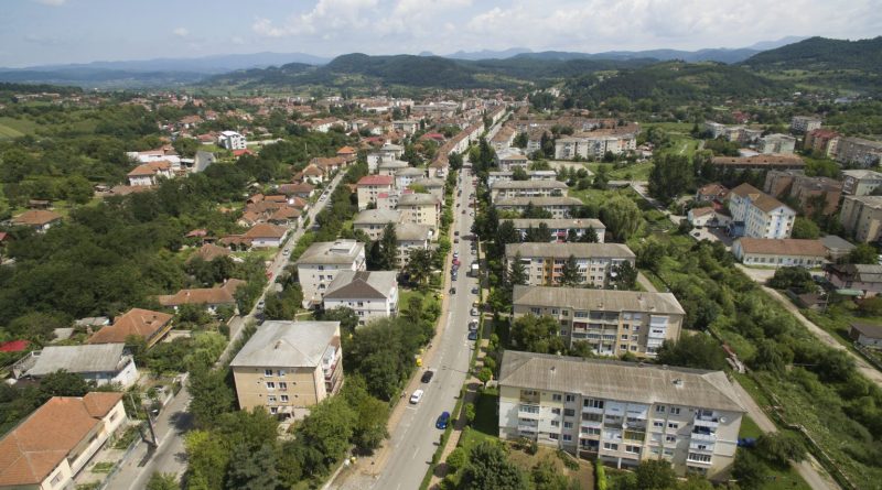 Brad investește în energie verde: parc fotovoltaic de 900 kWp