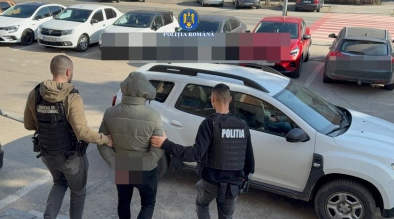 A postat un pistol pe internet și s-a trezit cu mascații la ușă