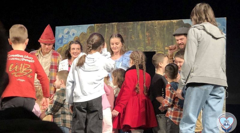 PRIMA OARĂ LA TEATRU