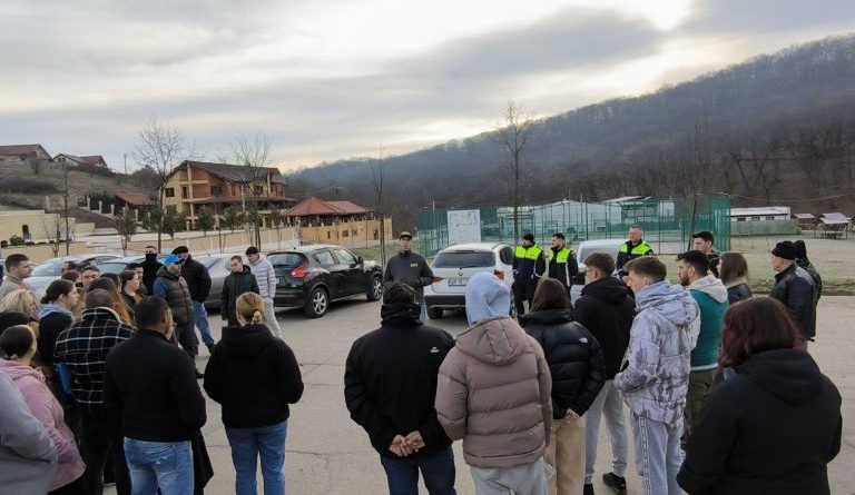 Lecție de integritate pentru viitorii șoferi din Deva la examenul auto
