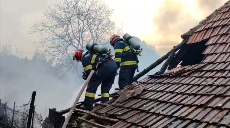 INCENDIU LA SĂCĂRÂMB