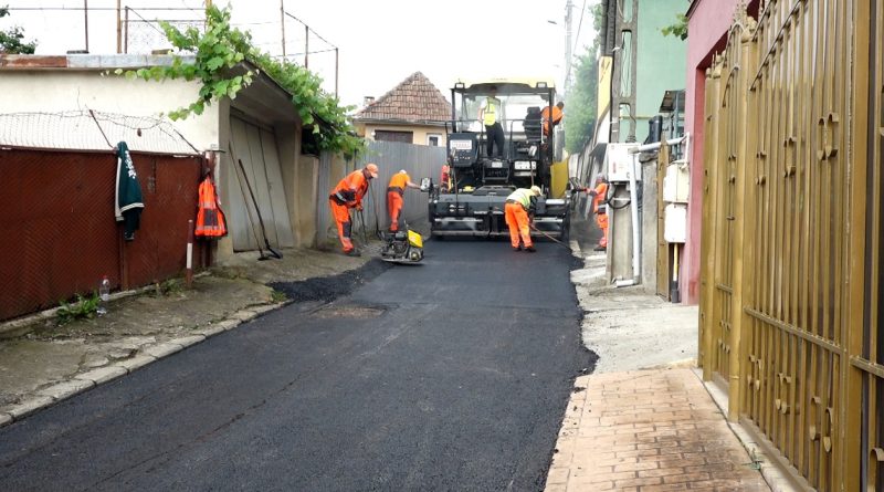 SE REPARĂ DRUMUL SPRE CETATE