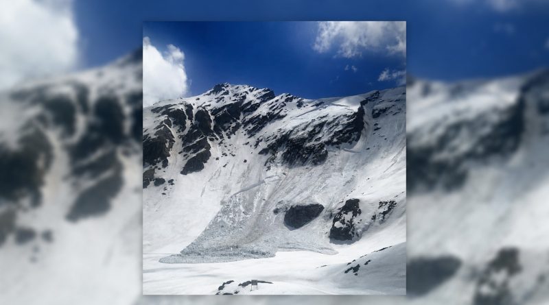 Avalanșă de mari dimensiuni la Bâlea Lac. Specialiștii avertizează asupra instabilității accentuate a zăpezii