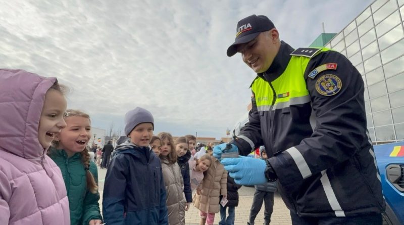 „Săptămâna Școală în Siguranță”: Demonstrații, tehnică și surprize pentru copii la un eveniment organizat de IPJ Hunedoara (GALERIE FOTO)