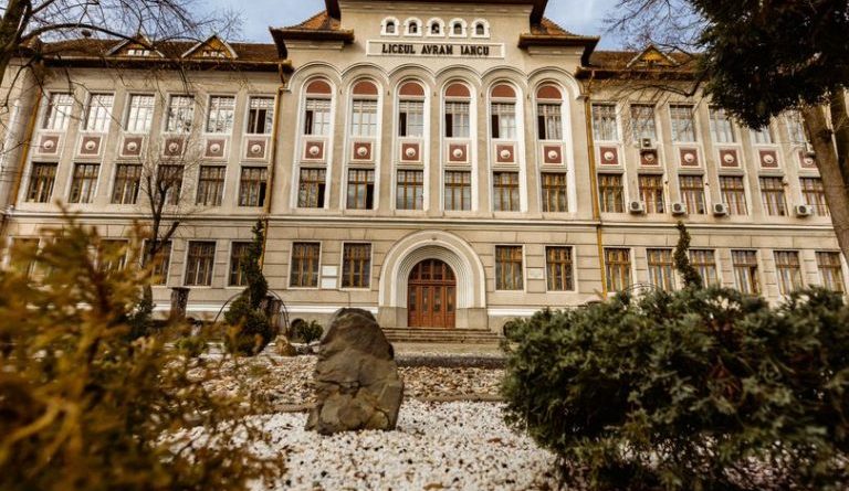 Viitorul tehnologiei se scrie la Brad. Pregătiri pentru etapa județeană InfoEducație 2026
