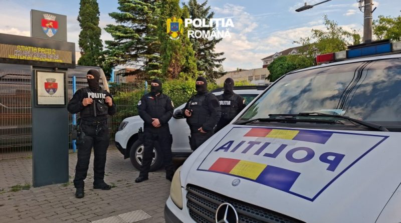 Razie de amploare în Deva în timpul unei competiții sportive. Peste 70 de polițiști și jandarmi au acționat în oraș