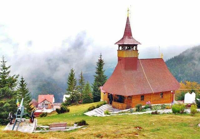 O sărbătoare a sufletului în inima muntelui. Schitul din Straja își serbează hramul