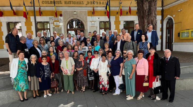 Promoția ’76 de la Decebal, pași spre o altă tradiție la Deva Promoția ’76 de la Decebal, pași spre o altă tradiție la Deva