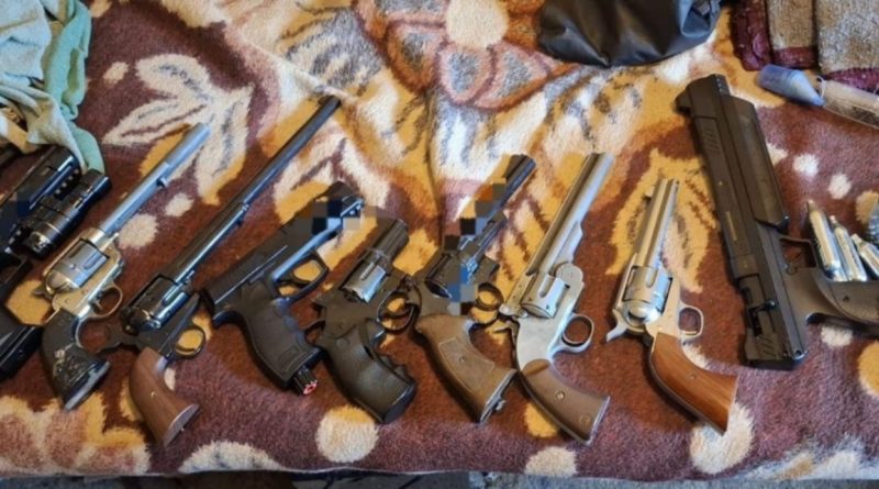 Arme, muniție și arbalete indisponibilizate în percheziții în cadrul operațiunii „JUPITER” Arme, muniție și arbalete indisponibilizate în percheziții în cadrul operațiunii „JUPITER”