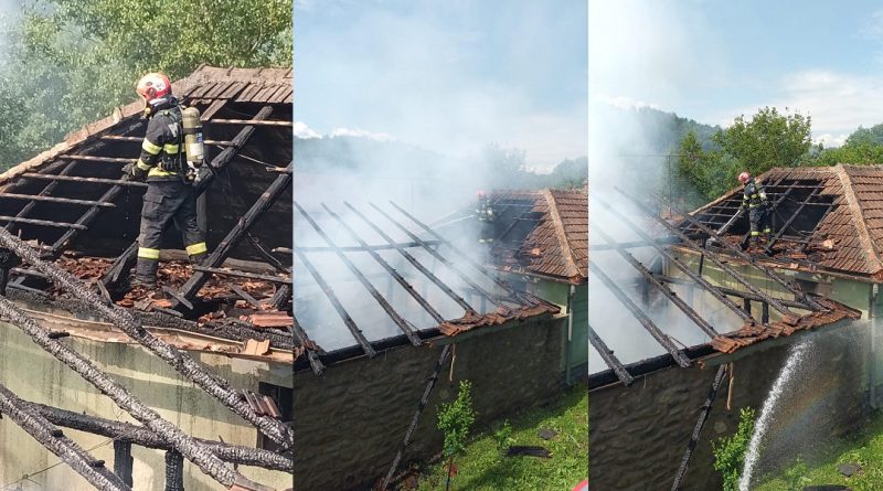 Incendiu puternic în satul Galați. Două butelii au explodat, iar pompierii au împiedicat extinderea flăcărilor la o altă gospodărie