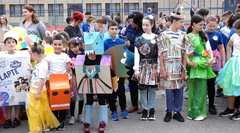 PARADA COSTUMELOR RECICLABILE