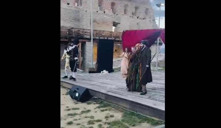 INELUL MAGIC DIN CETATEA DEVEI