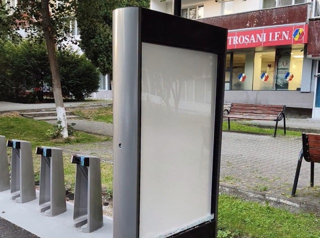 Panoul stației de biciclete, distrus la scurt timp de la amplasare