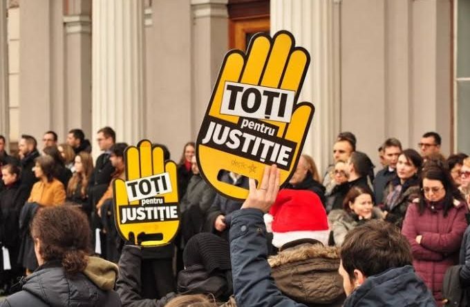 RETROSPECTIVĂ ROMANȚATĂ. Săptămâna în cinci minute de lectură