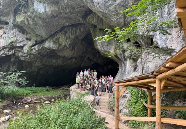 Studenții Universității din București au transformat practica de vară într-un proiect cu impact în Geoparcul Internațional UNESCO Țara Hațegului