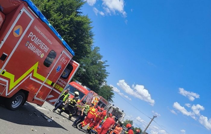 Accident grav pe DN 66, între Călan și Simeria. Trei persoane au fost transportate la spital