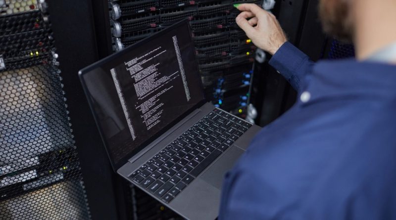Cum te ajută închirierea de servere dedicate să lansezi mai rapid proiecte IT complexe