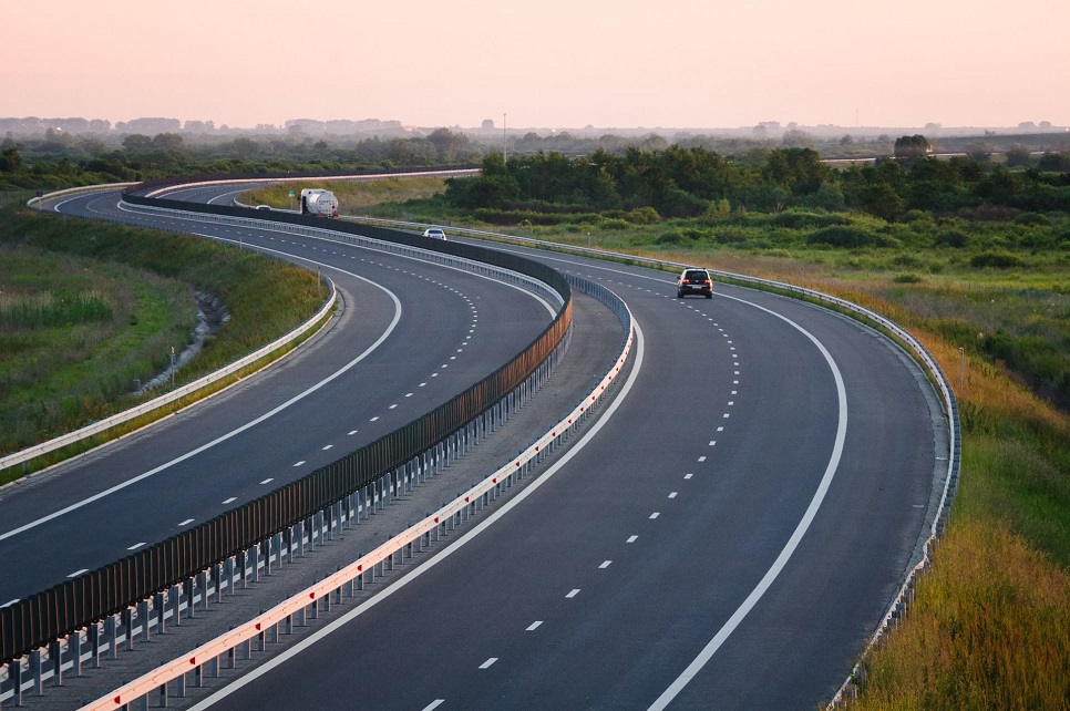 Bătălie strânsă pentru infrastructura din vestul țării. Patru asocieri de firme se duelează pentru un contract de aproape două sute de milioane de lei lansat de DRDP Timișoara