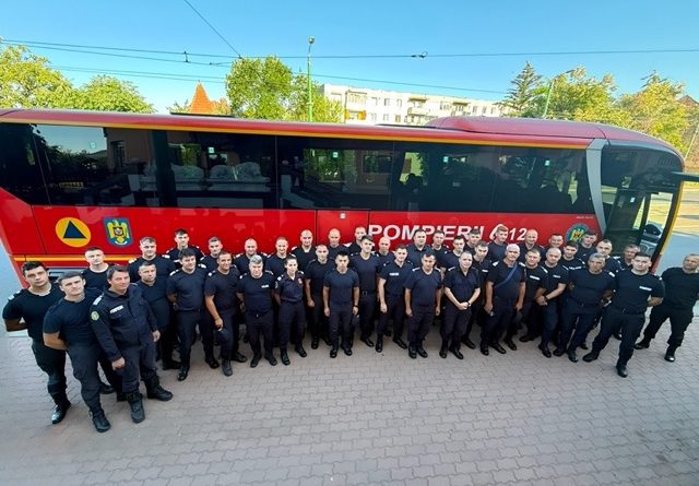 Pompierii români se întorc în lupta cu incendiile din Franța. Un nou contingent pleacă în misiune Pompierii români se întorc în lupta cu incendiile din Franța. Un nou contingent pleacă în misiune