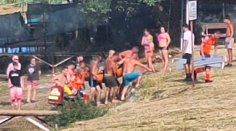 Tânăr de 25 de ani, la un pas de înec în Lacul Cinciș. Doi pompieri, tată și fiu, au intervenit imediat