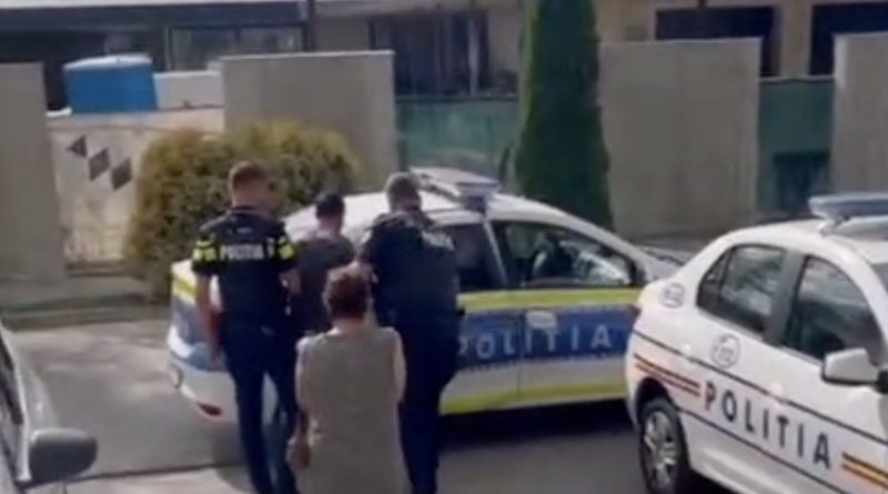 A băgat un parfum în rucsac, apoi l-a lovit pe agentul de pază. Bărbat reținut la Hațeg