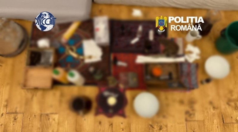 Trei persoane, cercetate pentru trafic internațional și intern de droguri de mare risc. „Ritualuri amazoniene”, oprite de polițiști la o pensiune din Boșorod