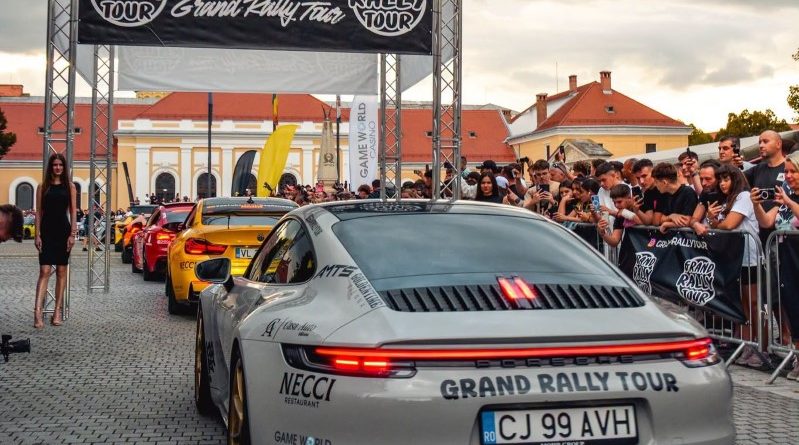 Municipiul Deva, pe harta marilor experiențe auto: Grand Rally Tour 2026 aduce supercarurile în Piața Unirii
